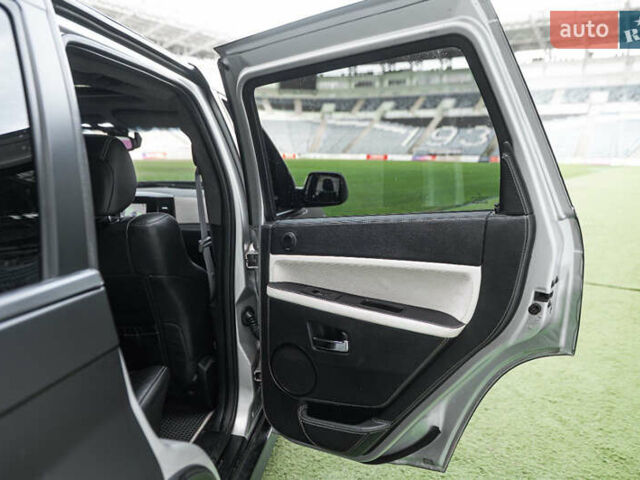 Серый Джип Гранд Чероки, объемом двигателя 6.06 л и пробегом 154 тыс. км за 15900 $, фото 53 на Automoto.ua