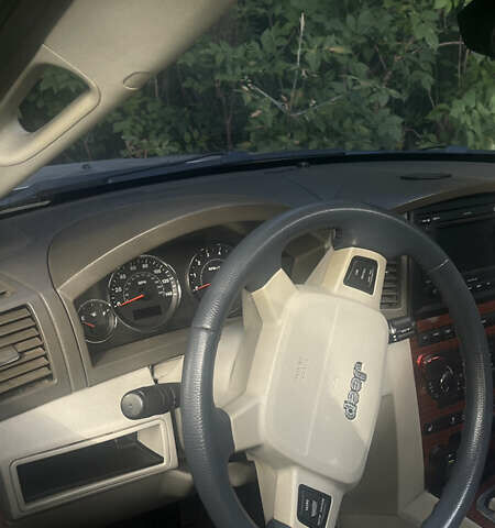 Сірий Джип Grand Cherokee, об'ємом двигуна 4.7 л та пробігом 352 тис. км за 12000 $, фото 1 на Automoto.ua