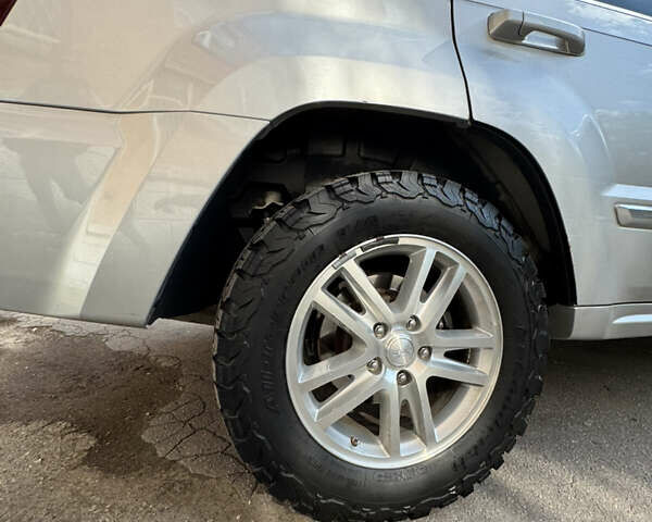 Серый Джип Гранд Чероки, объемом двигателя 2.99 л и пробегом 242 тыс. км за 13500 $, фото 7 на Automoto.ua