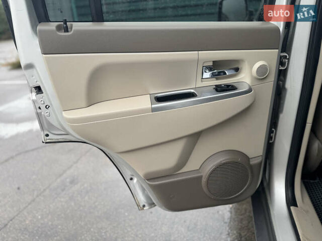 Джип Grand Cherokee 2008 у Києві на Automoto.ua Сірий Джип Grand Cherokee, об'ємом двигуна 2.78 л та пробігом 339 тис. км за 9999 $, фото 22 на Automoto.ua