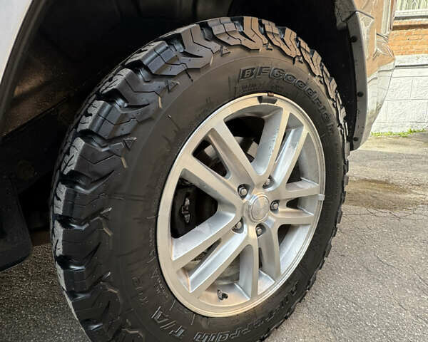 Серый Джип Гранд Чероки, объемом двигателя 2.99 л и пробегом 242 тыс. км за 13500 $, фото 14 на Automoto.ua