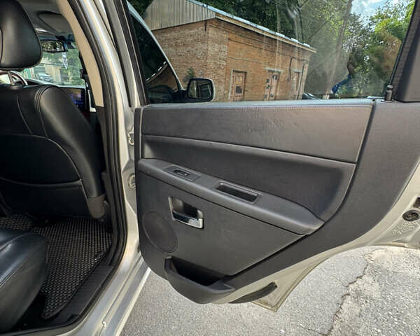 Серый Джип Гранд Чероки, объемом двигателя 2.99 л и пробегом 242 тыс. км за 13500 $, фото 25 на Automoto.ua