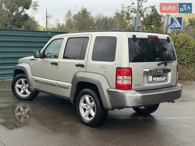 Джип Grand Cherokee 2008 у Києві на Automoto.ua Сірий Джип Grand Cherokee, об'ємом двигуна 2.78 л та пробігом 339 тис. км за 9999 $, фото 6 на Automoto.ua