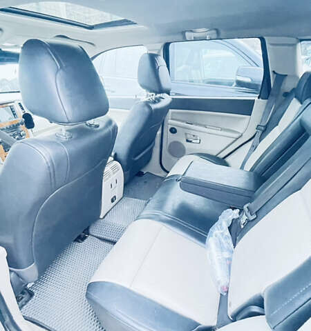 Серый Джип Гранд Чероки, объемом двигателя 3 л и пробегом 291 тыс. км за 10050 $, фото 5 на Automoto.ua