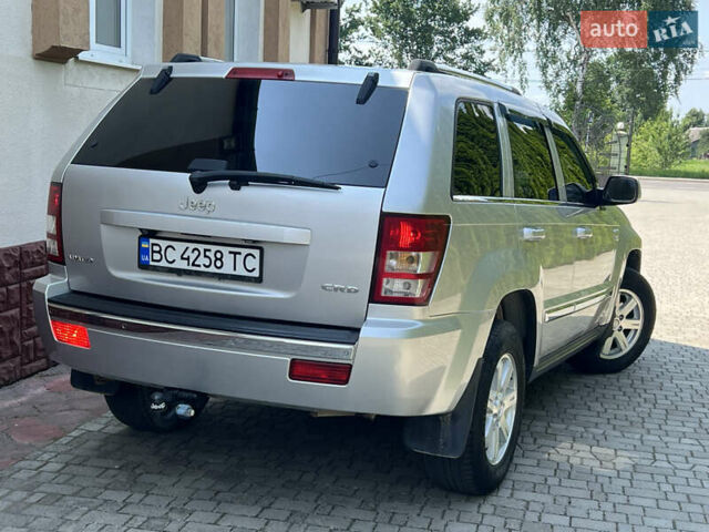 Серый Джип Гранд Чероки, объемом двигателя 2.99 л и пробегом 220 тыс. км за 12000 $, фото 6 на Automoto.ua