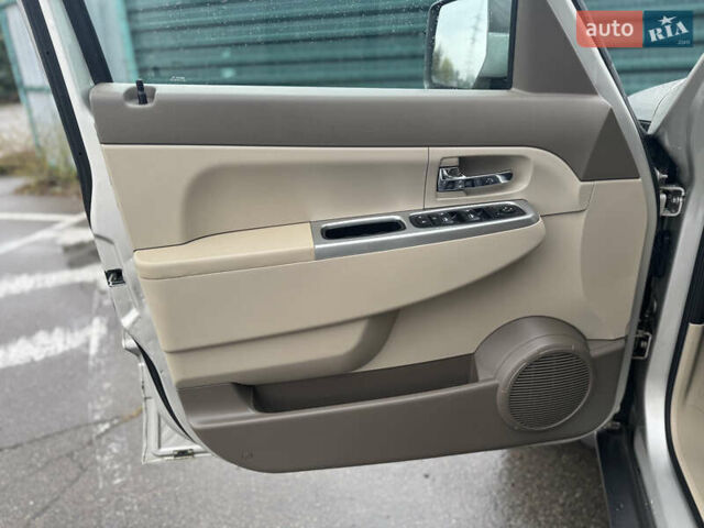 Джип Grand Cherokee 2008 у Києві на Automoto.ua Сірий Джип Grand Cherokee, об'ємом двигуна 2.78 л та пробігом 339 тис. км за 9999 $, фото 9 на Automoto.ua