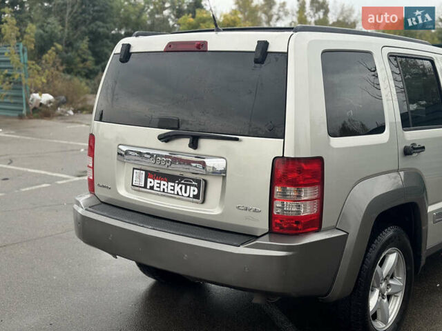 Джип Grand Cherokee 2008 у Києві на Automoto.ua Сірий Джип Grand Cherokee, об'ємом двигуна 2.78 л та пробігом 339 тис. км за 9999 $, фото 8 на Automoto.ua