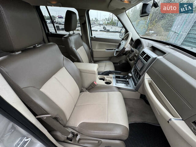 Джип Grand Cherokee 2008 у Києві на Automoto.ua Сірий Джип Grand Cherokee, об'ємом двигуна 2.78 л та пробігом 339 тис. км за 9999 $, фото 36 на Automoto.ua