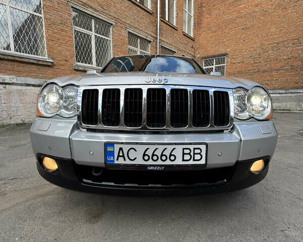 Серый Джип Гранд Чероки, объемом двигателя 2.99 л и пробегом 242 тыс. км за 13500 $, фото 1 на Automoto.ua