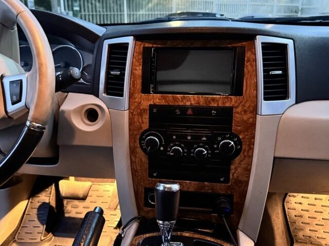 Сірий Джип Grand Cherokee, об'ємом двигуна 2.99 л та пробігом 263 тис. км за 12000 $, фото 7 на Automoto.ua