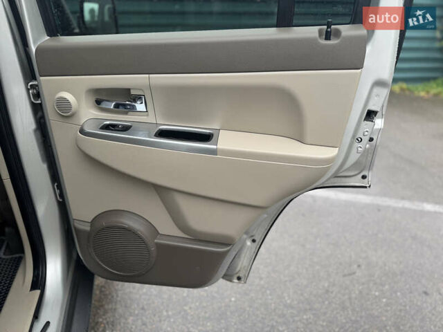 Джип Grand Cherokee 2008 у Києві на Automoto.ua Сірий Джип Grand Cherokee, об'ємом двигуна 2.78 л та пробігом 339 тис. км за 9999 $, фото 28 на Automoto.ua