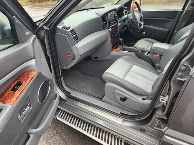 Сірий Джип Grand Cherokee, об'ємом двигуна 3 л та пробігом 189 тис. км за 5868 $, фото 17 на Automoto.ua