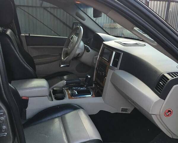 Сірий Джип Grand Cherokee, об'ємом двигуна 3 л та пробігом 220 тис. км за 12500 $, фото 6 на Automoto.ua