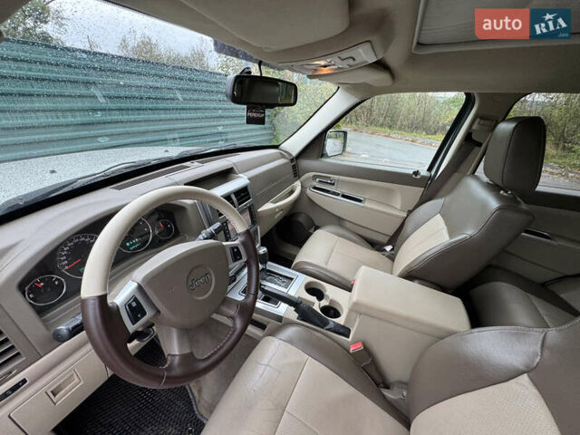 Джип Grand Cherokee 2008 у Києві на Automoto.ua Сірий Джип Grand Cherokee, об'ємом двигуна 2.78 л та пробігом 339 тис. км за 9999 $, фото 14 на Automoto.ua