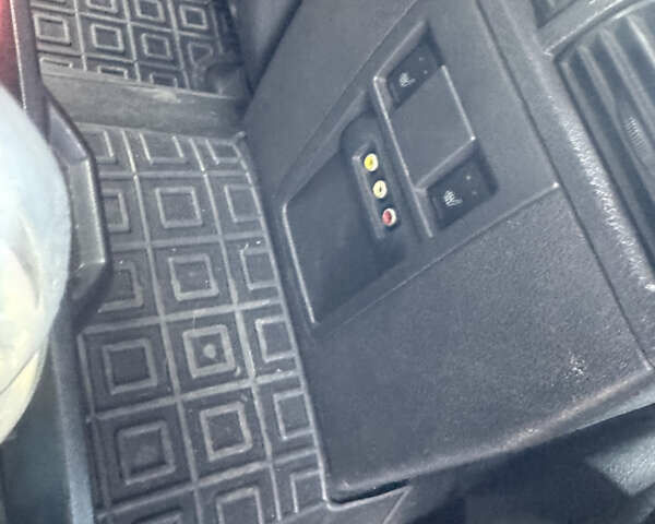 Джип Гранд Чероки 2008 в Луцке на Automoto.ua Серый Джип Гранд Чероки, объемом двигателя 2.99 л и пробегом 230 тыс. км за 10500 $, фото 2 на Automoto.ua