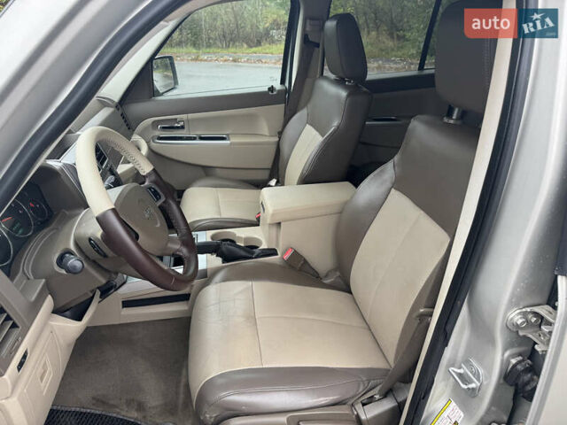 Джип Grand Cherokee 2008 у Києві на Automoto.ua Сірий Джип Grand Cherokee, об'ємом двигуна 2.78 л та пробігом 339 тис. км за 9999 $, фото 11 на Automoto.ua