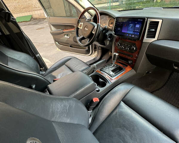 Серый Джип Гранд Чероки, объемом двигателя 2.99 л и пробегом 242 тыс. км за 13500 $, фото 23 на Automoto.ua