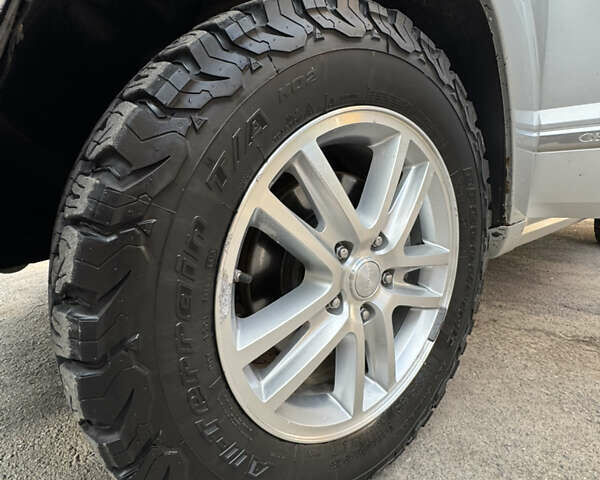 Серый Джип Гранд Чероки, объемом двигателя 2.99 л и пробегом 242 тыс. км за 13500 $, фото 12 на Automoto.ua