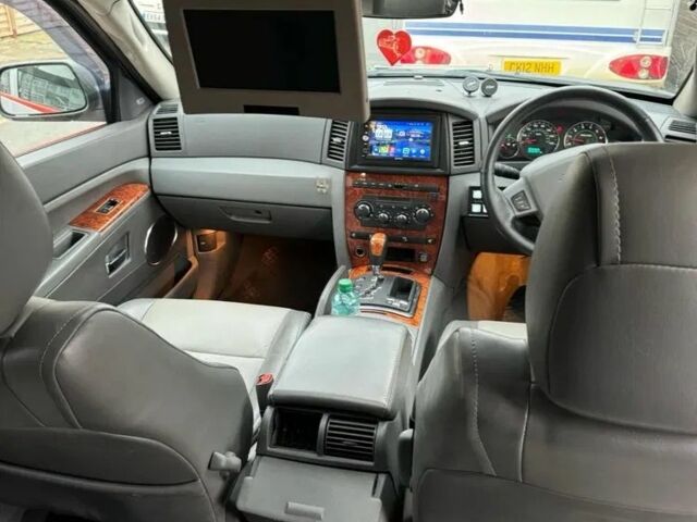 Сірий Джип Grand Cherokee, об'ємом двигуна 3 л та пробігом 200 тис. км за 7554 $, фото 6 на Automoto.ua