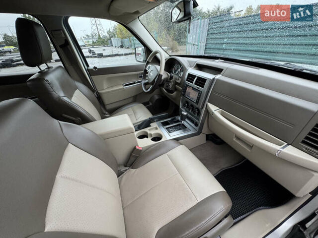 Джип Grand Cherokee 2008 у Києві на Automoto.ua Сірий Джип Grand Cherokee, об'ємом двигуна 2.78 л та пробігом 339 тис. км за 9999 $, фото 37 на Automoto.ua