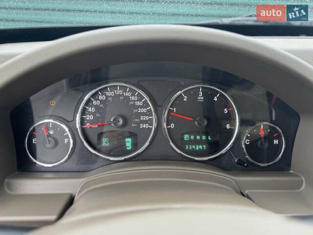 Джип Grand Cherokee 2008 у Києві на Automoto.ua Сірий Джип Grand Cherokee, об'ємом двигуна 2.78 л та пробігом 339 тис. км за 9999 $, фото 16 на Automoto.ua