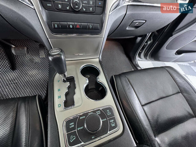 Сірий Джип Grand Cherokee, об'ємом двигуна 3 л та пробігом 164 тис. км за 18599 $, фото 55 на Automoto.ua