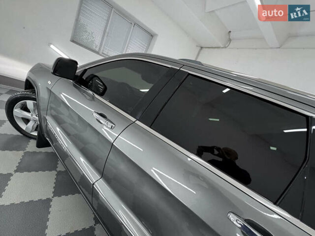 Сірий Джип Grand Cherokee, об'ємом двигуна 3 л та пробігом 164 тис. км за 18599 $, фото 125 на Automoto.ua