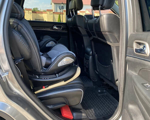 Сірий Джип Grand Cherokee, об'ємом двигуна 2.99 л та пробігом 196 тис. км за 16500 $, фото 17 на Automoto.ua