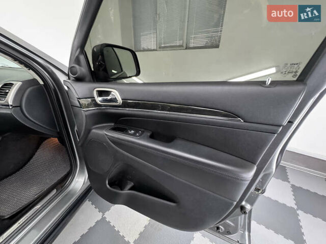 Сірий Джип Grand Cherokee, об'ємом двигуна 3 л та пробігом 164 тис. км за 18599 $, фото 25 на Automoto.ua