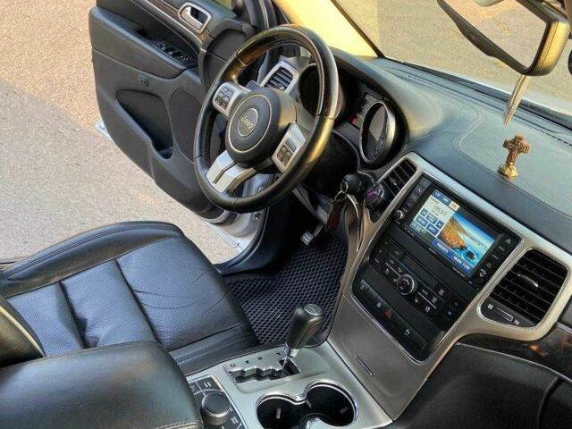 Сірий Джип Grand Cherokee, об'ємом двигуна 3 л та пробігом 156 тис. км за 16000 $, фото 1 на Automoto.ua