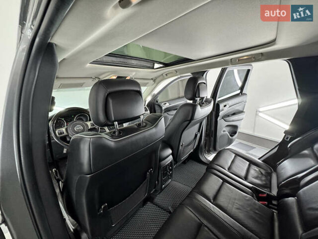 Сірий Джип Grand Cherokee, об'ємом двигуна 3 л та пробігом 164 тис. км за 18599 $, фото 46 на Automoto.ua