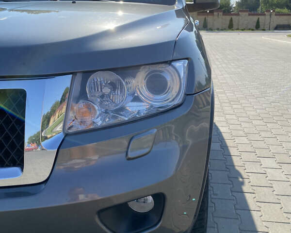 Сірий Джип Grand Cherokee, об'ємом двигуна 2.99 л та пробігом 196 тис. км за 16500 $, фото 4 на Automoto.ua