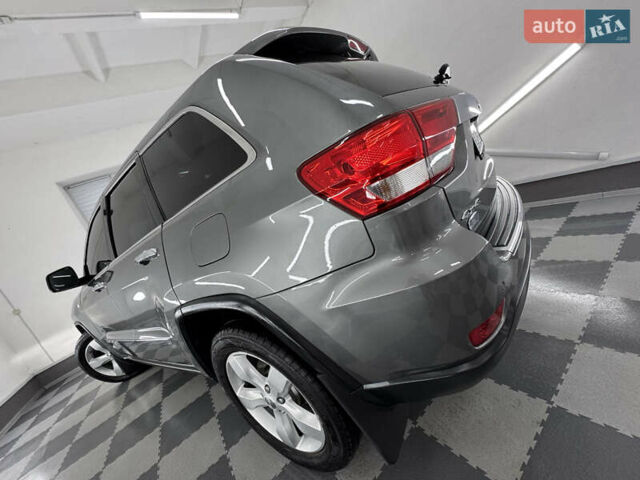 Сірий Джип Grand Cherokee, об'ємом двигуна 3 л та пробігом 164 тис. км за 18599 $, фото 129 на Automoto.ua