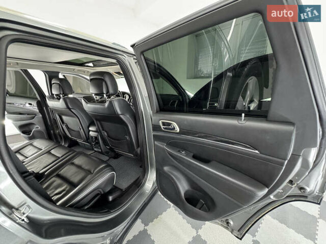 Сірий Джип Grand Cherokee, об'ємом двигуна 3 л та пробігом 164 тис. км за 18599 $, фото 19 на Automoto.ua
