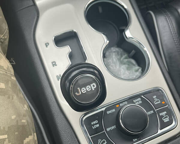 Сірий Джип Grand Cherokee, об'ємом двигуна 3 л та пробігом 186 тис. км за 17500 $, фото 7 на Automoto.ua