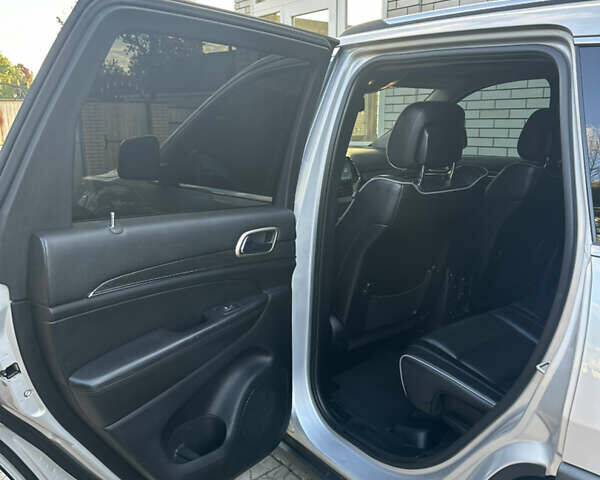 Сірий Джип Grand Cherokee, об'ємом двигуна 3 л та пробігом 196 тис. км за 15500 $, фото 14 на Automoto.ua