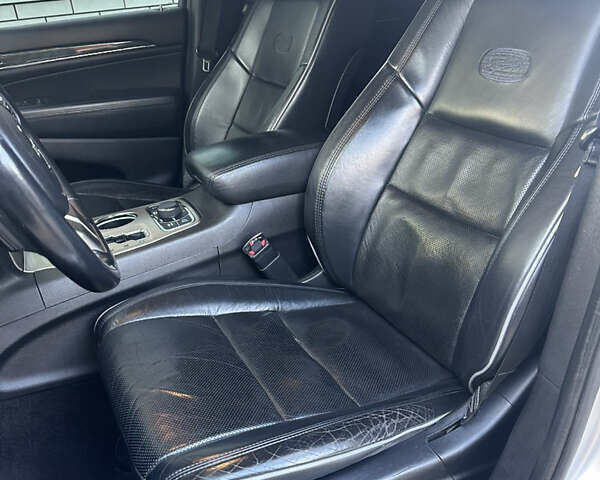 Сірий Джип Grand Cherokee, об'ємом двигуна 3 л та пробігом 196 тис. км за 15500 $, фото 13 на Automoto.ua