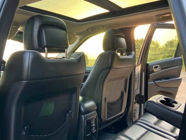 Сірий Джип Grand Cherokee, об'ємом двигуна 3 л та пробігом 156 тис. км за 16000 $, фото 4 на Automoto.ua