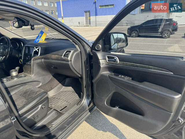 Сірий Джип Grand Cherokee, об'ємом двигуна 2.99 л та пробігом 261 тис. км за 18900 $, фото 10 на Automoto.ua
