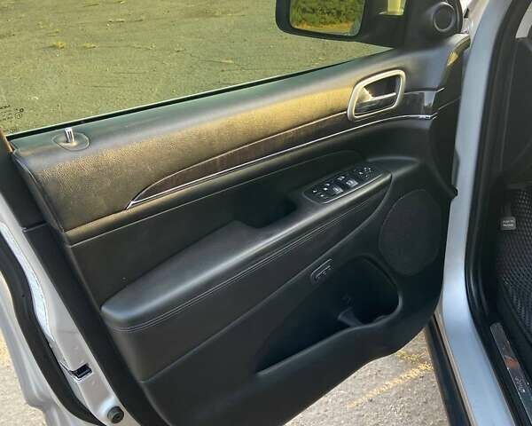 Сірий Джип Grand Cherokee, об'ємом двигуна 2.99 л та пробігом 158 тис. км за 16500 $, фото 6 на Automoto.ua