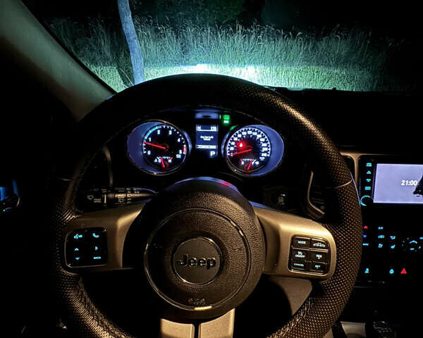Сірий Джип Grand Cherokee, об'ємом двигуна 2.99 л та пробігом 225 тис. км за 21999 $, фото 68 на Automoto.ua