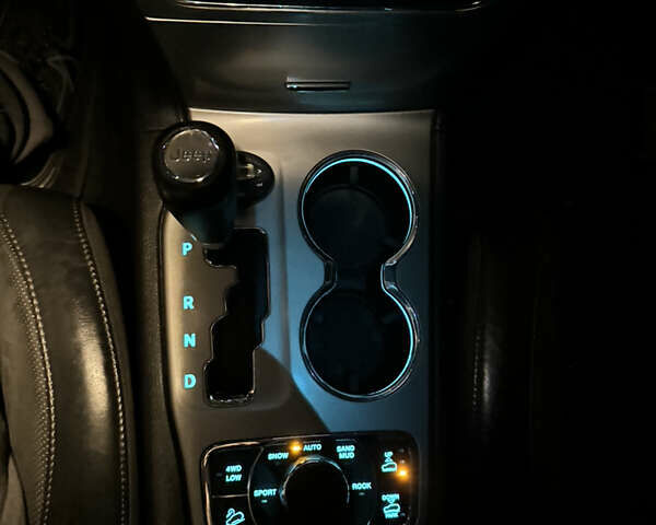Сірий Джип Grand Cherokee, об'ємом двигуна 2.99 л та пробігом 225 тис. км за 21999 $, фото 70 на Automoto.ua