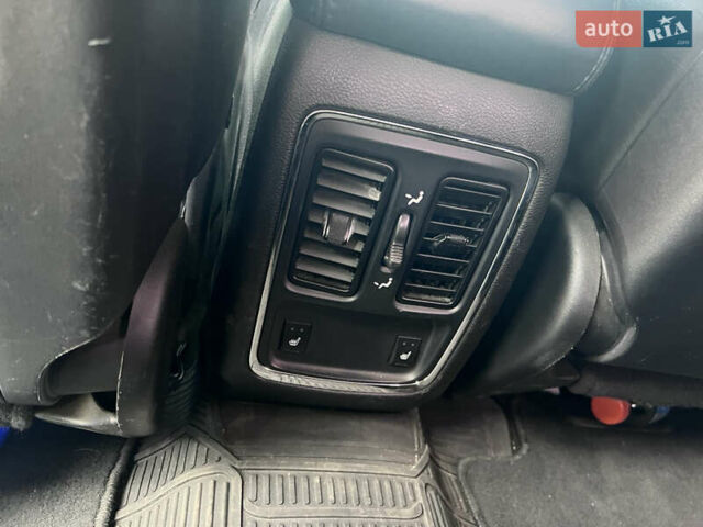 Сірий Джип Grand Cherokee, об'ємом двигуна 2.99 л та пробігом 210 тис. км за 15999 $, фото 4 на Automoto.ua