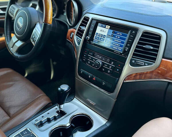 Сірий Джип Grand Cherokee, об'ємом двигуна 2.99 л та пробігом 300 тис. км за 14300 $, фото 10 на Automoto.ua