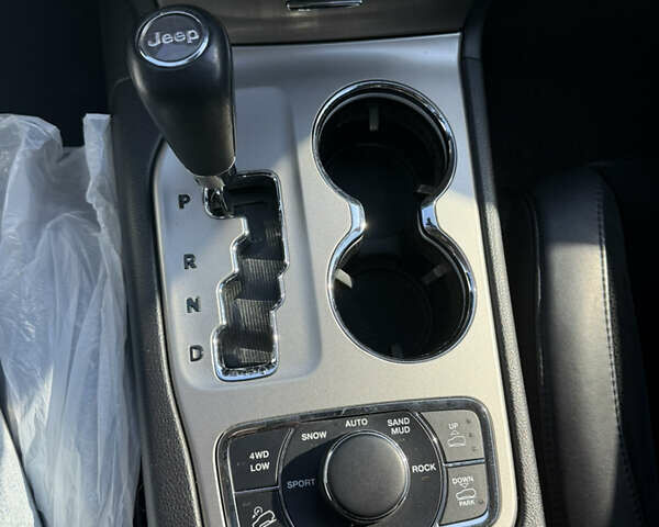 Сірий Джип Grand Cherokee, об'ємом двигуна 2.99 л та пробігом 255 тис. км за 19500 $, фото 4 на Automoto.ua