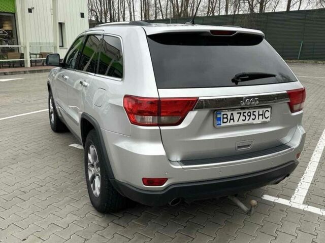 Сірий Джип Grand Cherokee, об'ємом двигуна 3 л та пробігом 182 тис. км за 17000 $, фото 1 на Automoto.ua