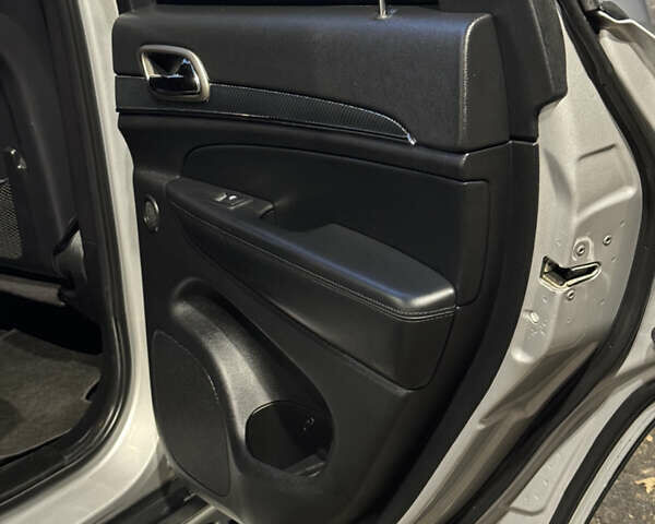 Сірий Джип Grand Cherokee, об'ємом двигуна 2.99 л та пробігом 225 тис. км за 21999 $, фото 46 на Automoto.ua