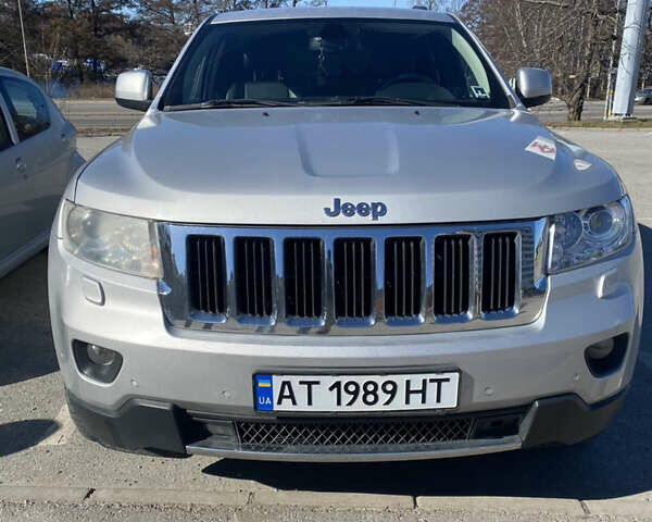 Серый Джип Гранд Чероки, объемом двигателя 2.99 л и пробегом 285 тыс. км за 13500 $, фото 1 на Automoto.ua