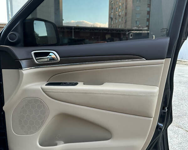 Серый Джип Гранд Чероки, объемом двигателя 2.99 л и пробегом 166 тыс. км за 24500 $, фото 70 на Automoto.ua