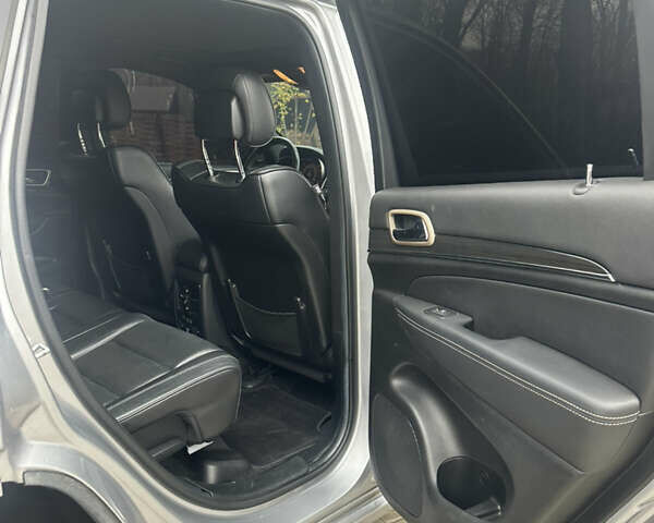 Серый Джип Гранд Чероки, объемом двигателя 3 л и пробегом 219 тыс. км за 20500 $, фото 17 на Automoto.ua